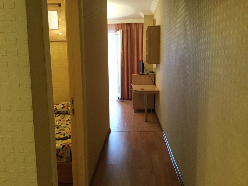 Nina'S Apartment On Gorgasali 巴统 外观 照片