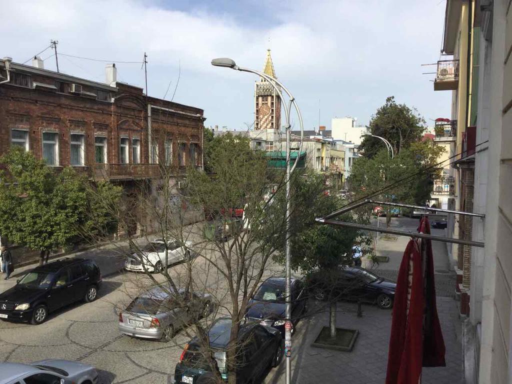 Nina'S Apartment On Gorgasali 巴统 外观 照片